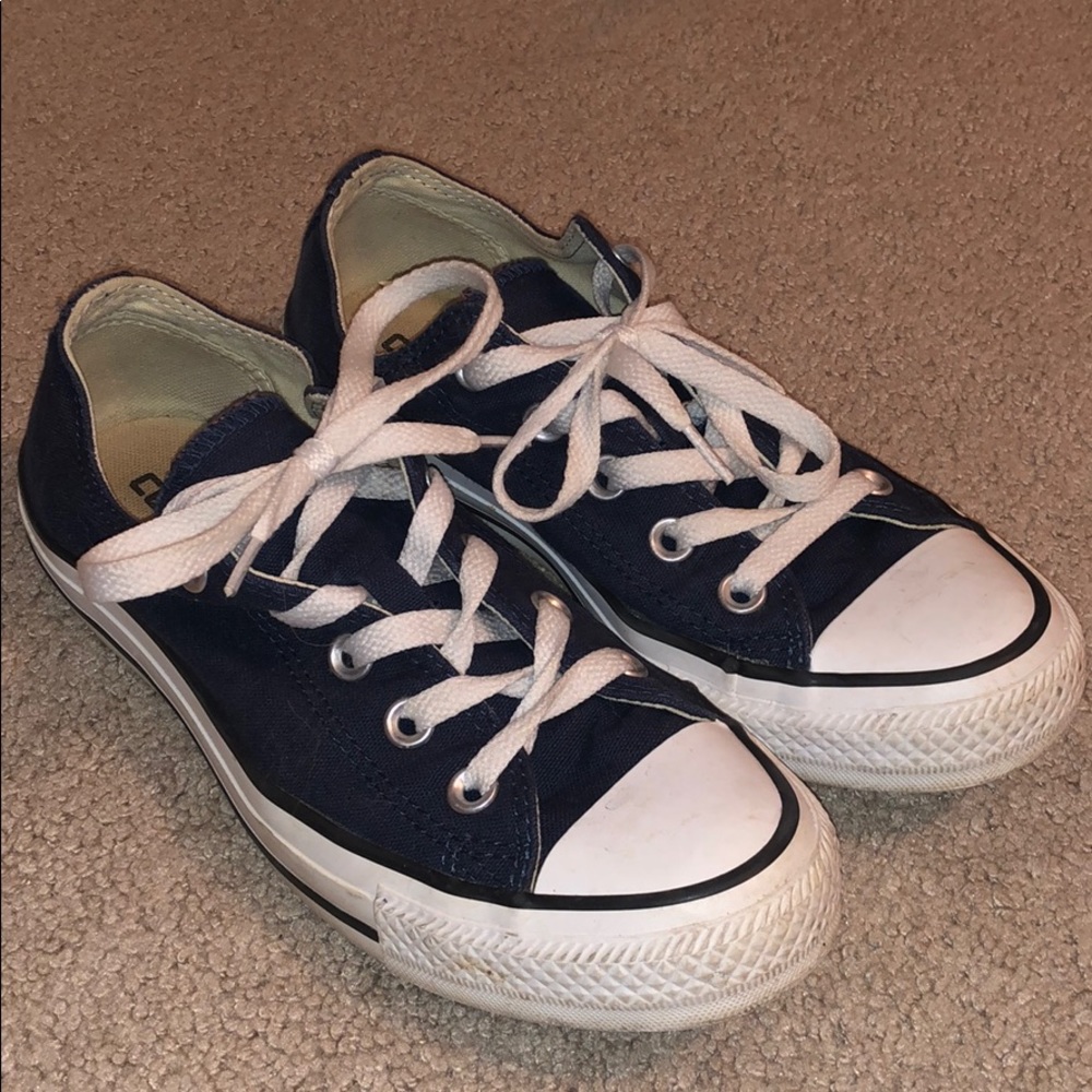 Navy blue converse